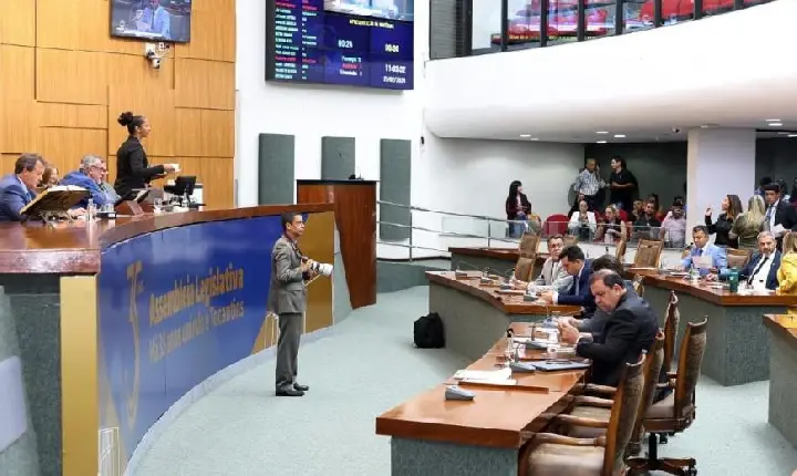 Deputados pedem aumento salarial e adicional de insalubridade para servidores